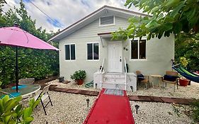 Nice 2 Twin Bedroom - Best Central Location In Miami - Luggage Storage, Parking And Laundry For Free!!!!